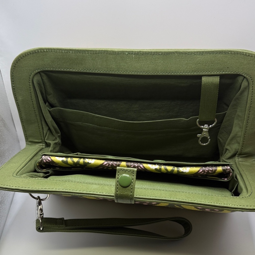 Petunia Pickle Bottom Peacock Print Travel Diaper Clutch w/Changing Pad - Picture 3 of 7